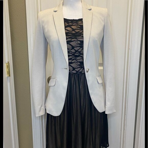 Classic Dress a Closet Must!  Size 3/4 - Picture 2 of 7